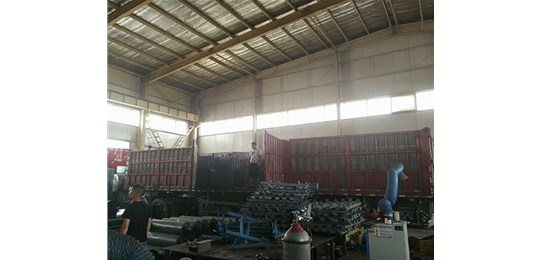 ?皮帶機(jī)配件發(fā)貨車